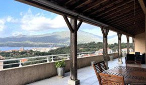 Appartement avec vue imprenable sur la mer, terrasse et piscine